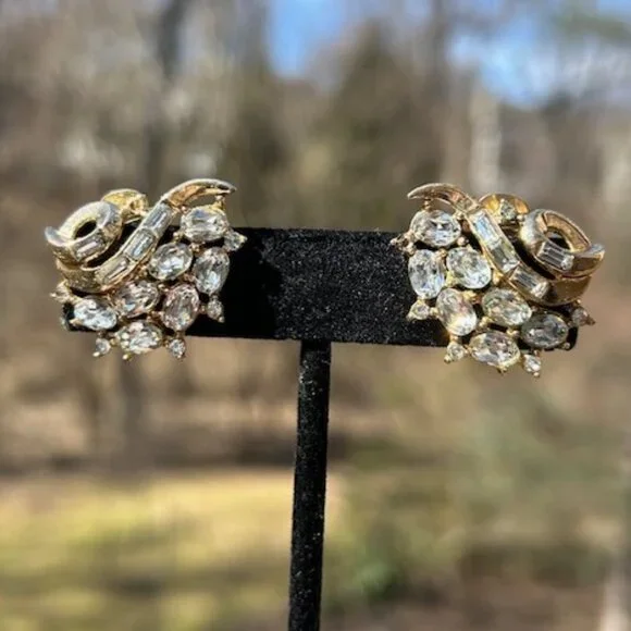 CROWN TRIFARI Pat Pend Gold Ribbon Rhinestone EARRING - Picture 6 of 10